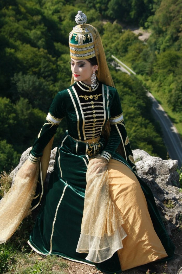 Адыгейский национальный костюм женский