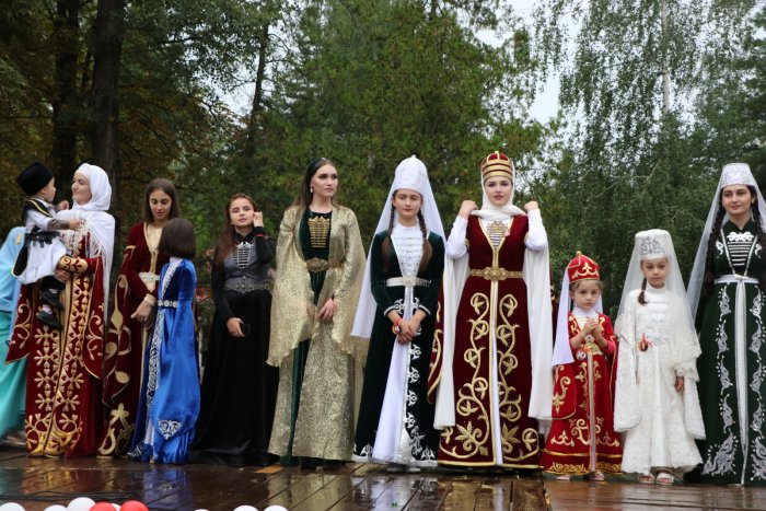 Народ абхазы национальный костюм