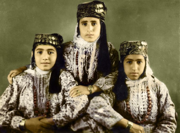 Дети в национальной одежде