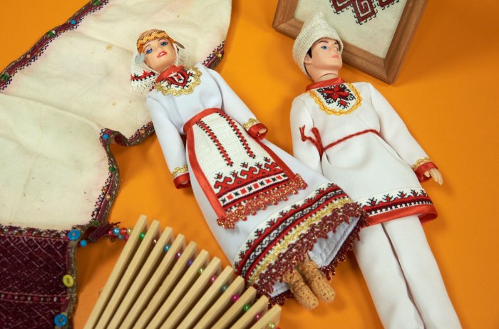 Марийская кукла в национальном костюме