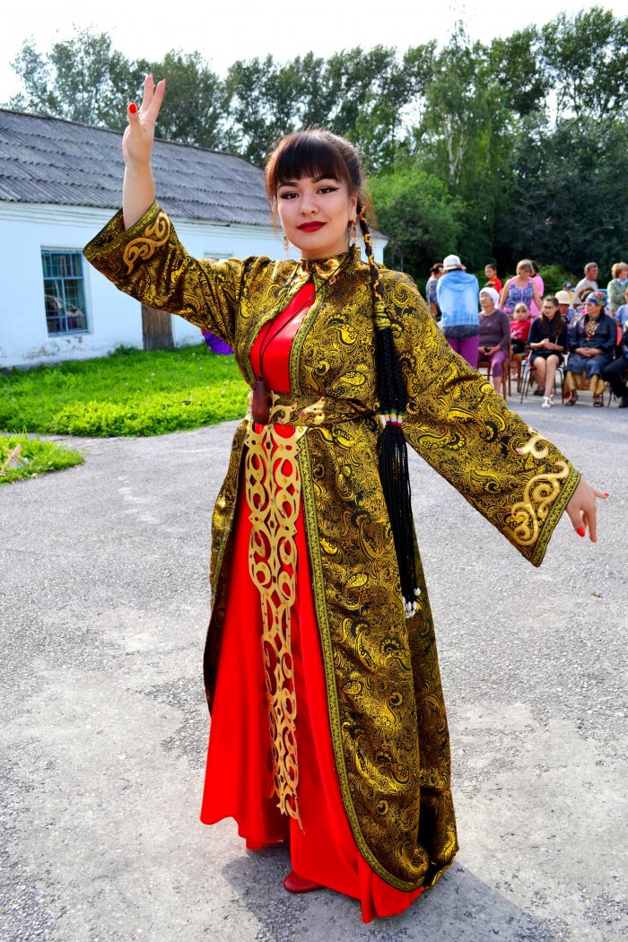 Национальный женский костюм телеутов