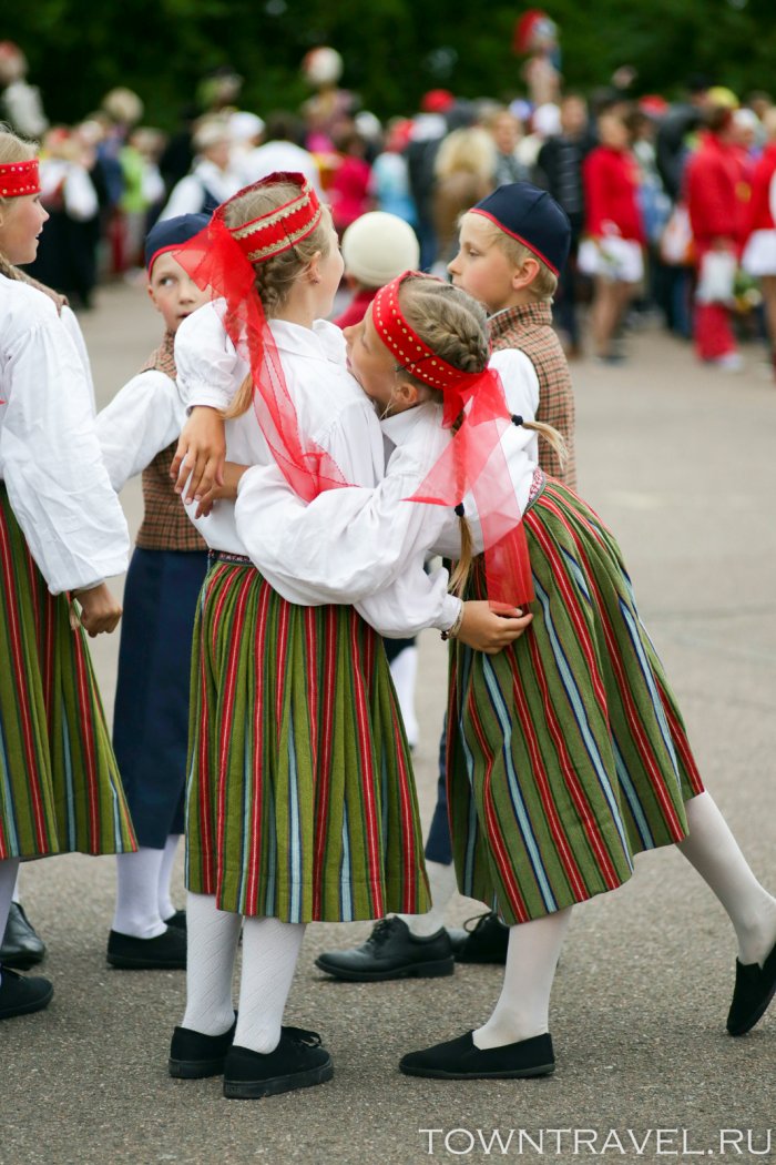 Эстония национальный костюм фестиваль