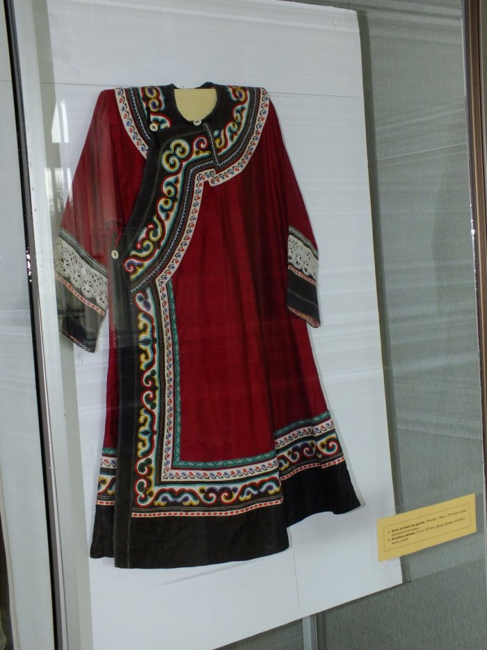 Нанайский женский костюм