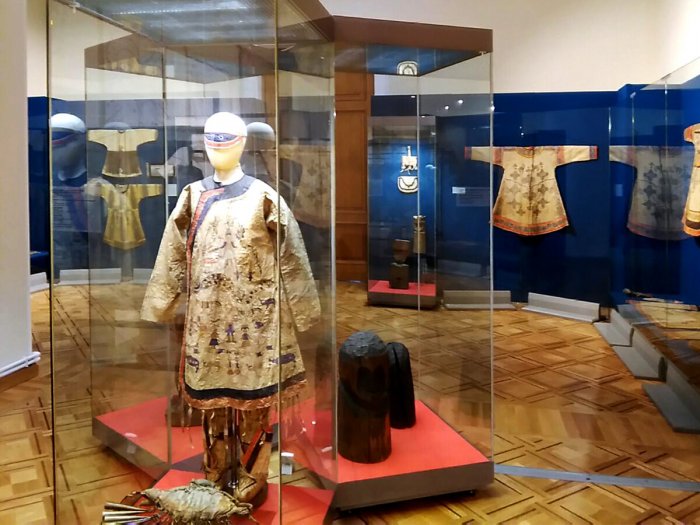 Монгольское платье в этнографическом музее