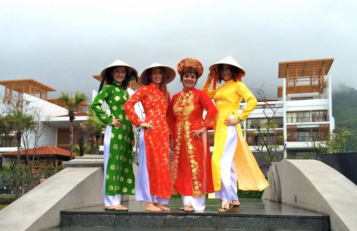 Вьетнамец в традиционном костюме