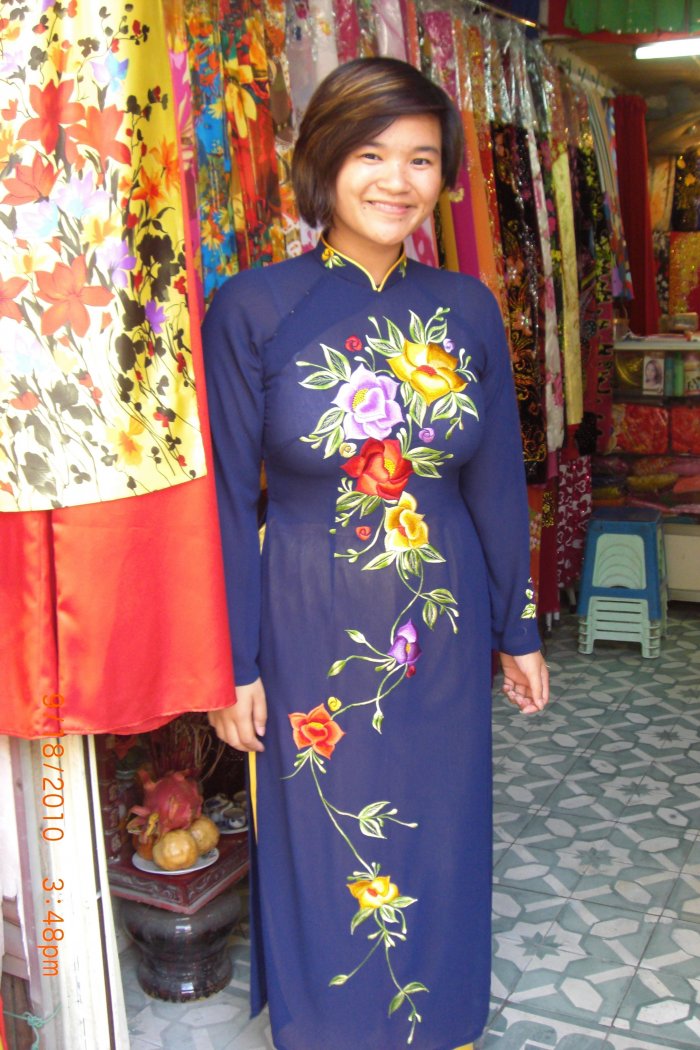 Вьетнамская девушка в платье