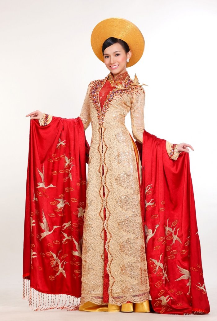 Национальный вьетнамский костюм аозай