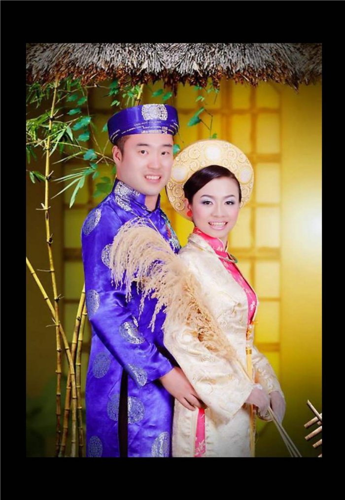 Вьетнамский национальный костюм женский