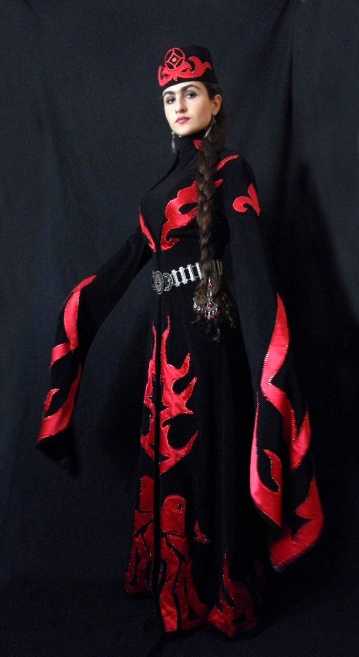 Грузинский национальный костюм женский