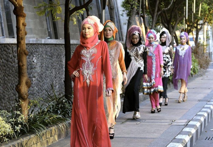 Одежда женщины мусульманки разных национальностей и народов