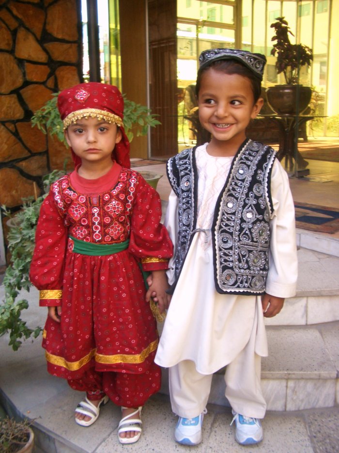 Пакистан дети в национальной одежде