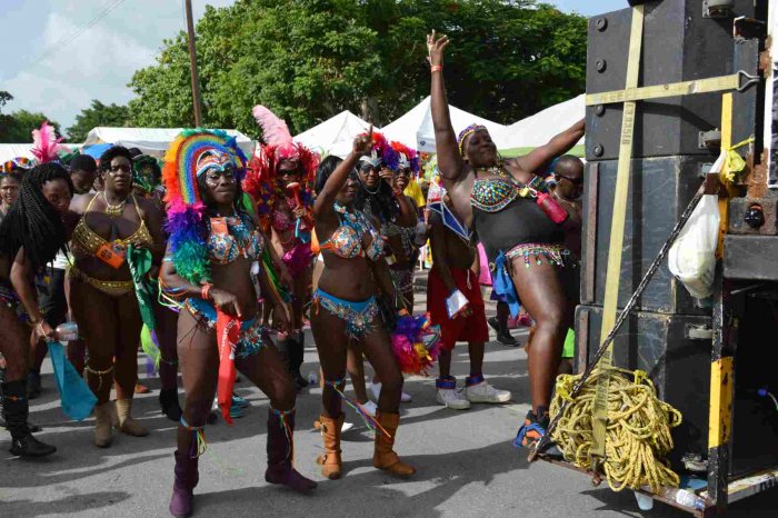 Антигуа и Барбадос карнавал nude