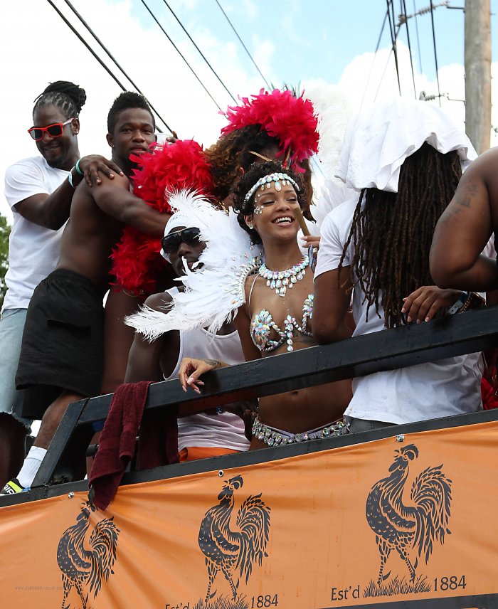 Риханна на карнавале