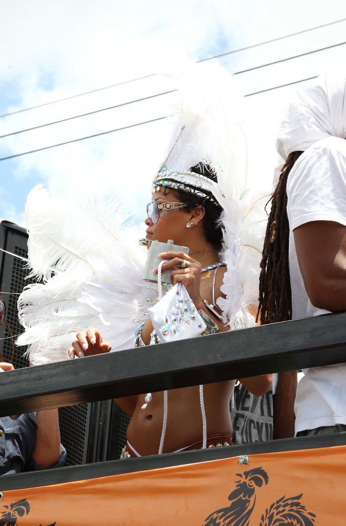 Рианна на параде Барбадос