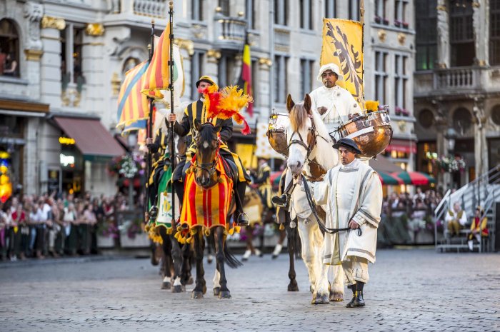 Еьгийцы в национальной одежде