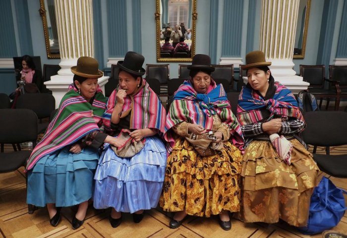 Боливия женщины в котелках