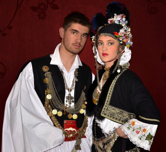 Греки в национальных костюмах