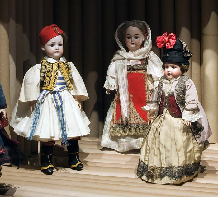 Куклы и одежда в Греции