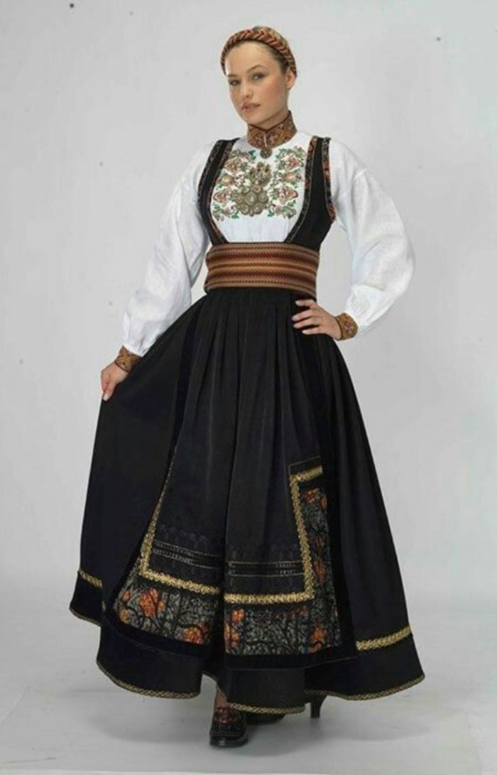 Норвежский костюм женский