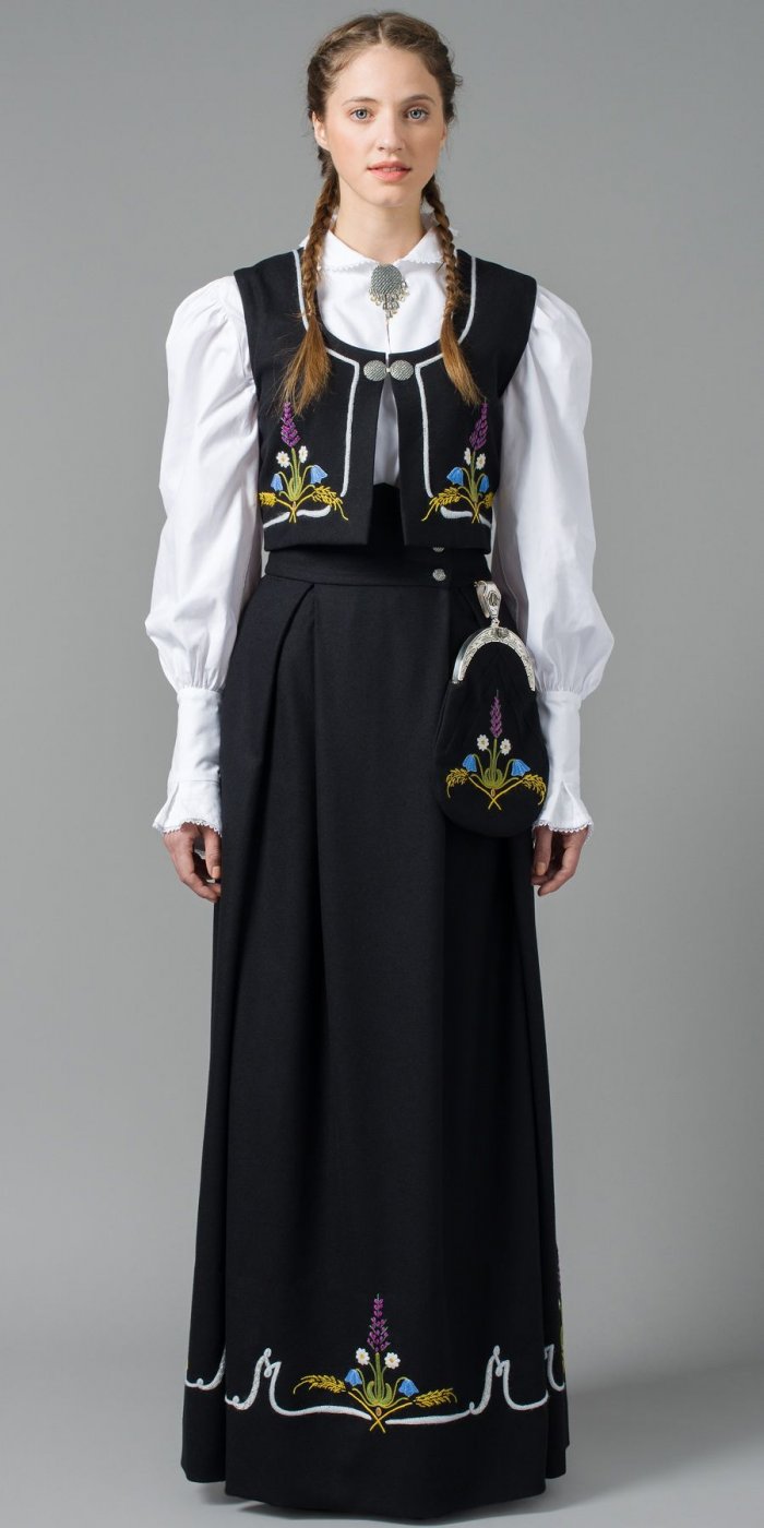 Народный костюм датских женщин