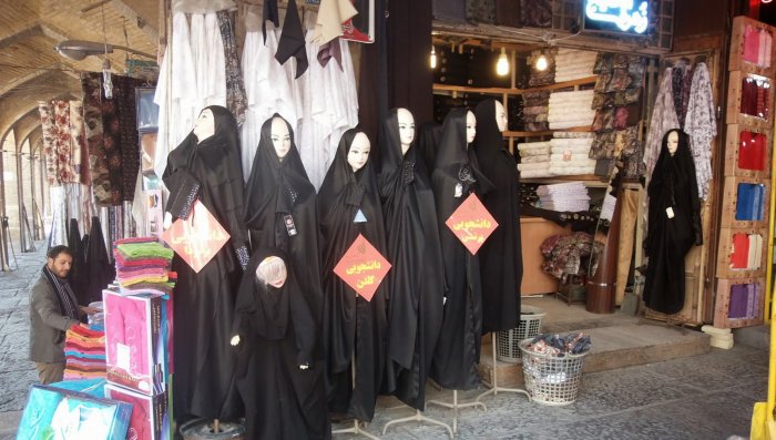 Черная одежда в Иране
