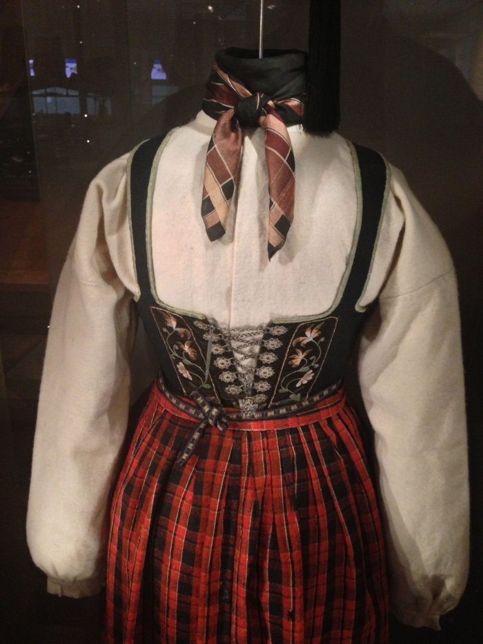 Исландия Национальная одежда фьйоудбунингюринн