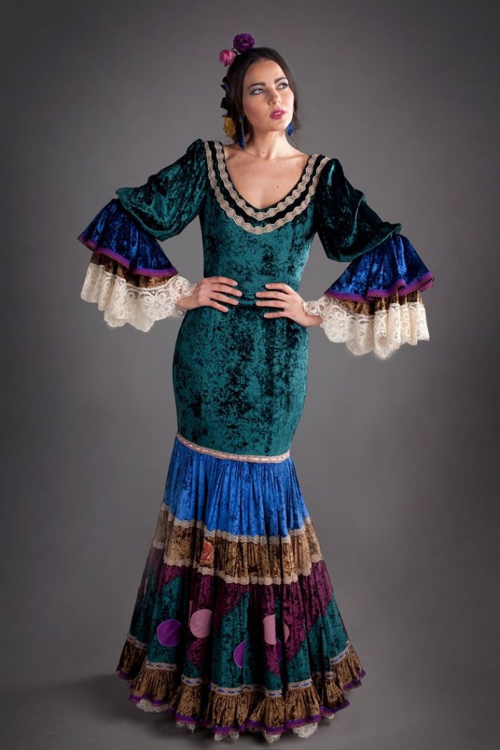 Национальное испанское женское платье