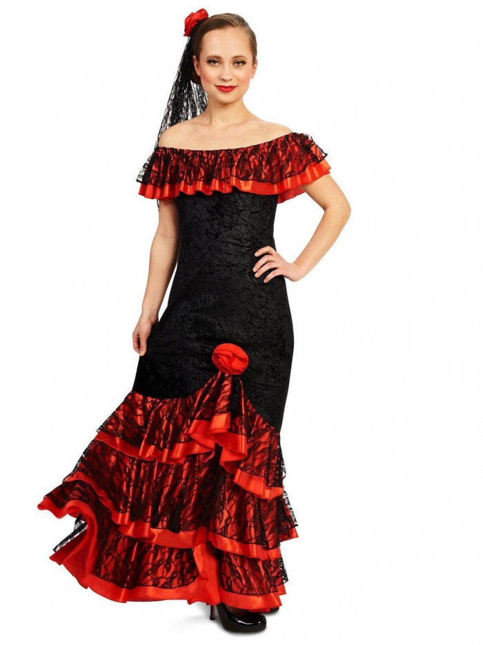 Испанка в национальном костюме