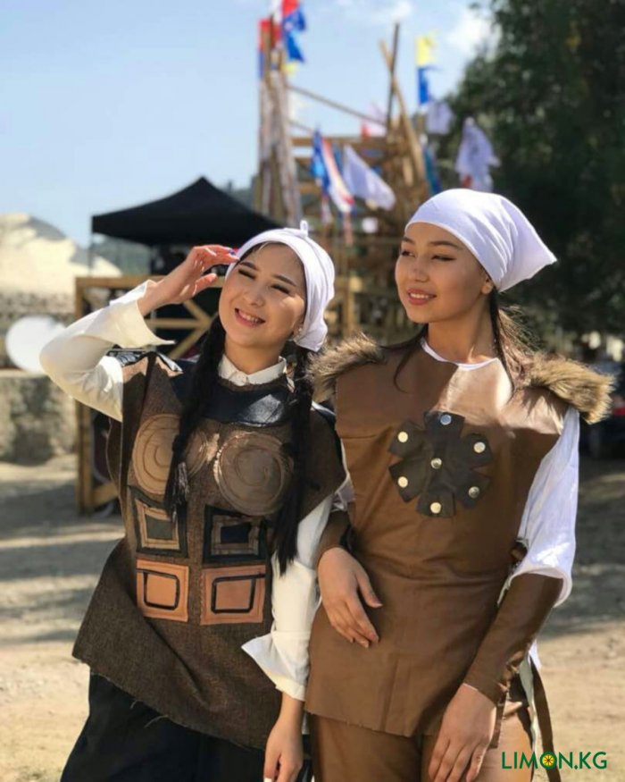 Национальные костюмы Киргизской ССР