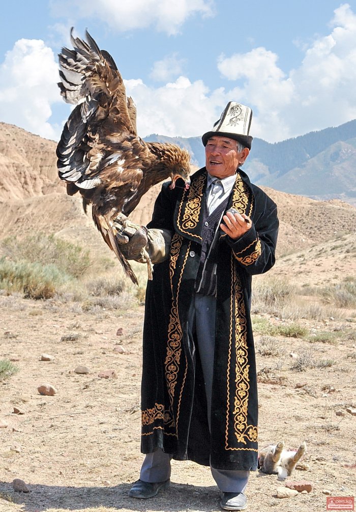 Киргизские национальные платья