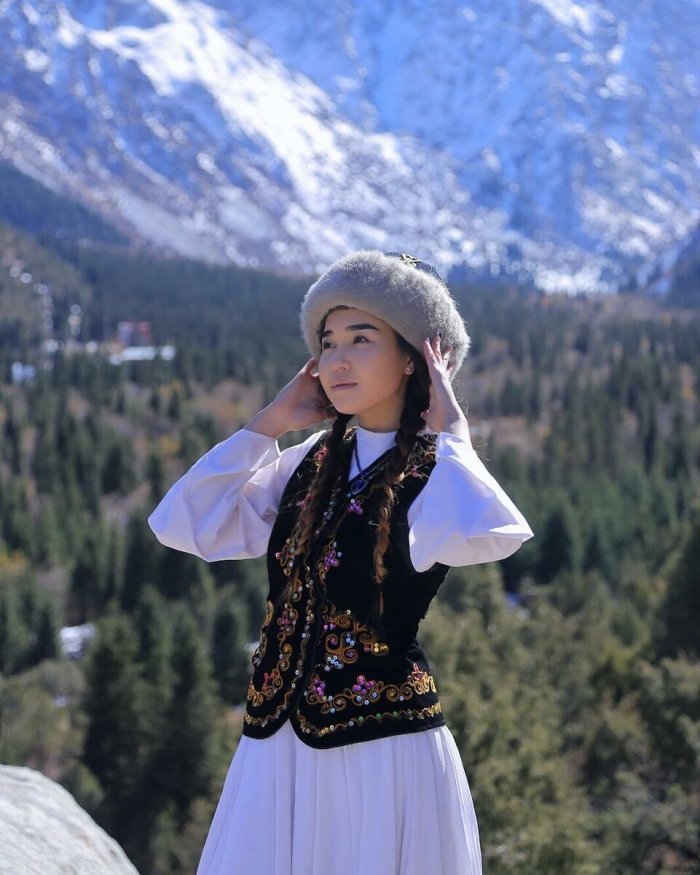 Киргизки в национальной одежде