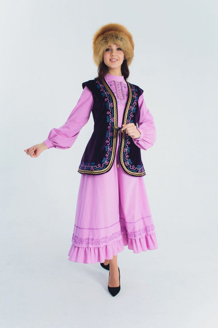 Киргизка в национальном костюме