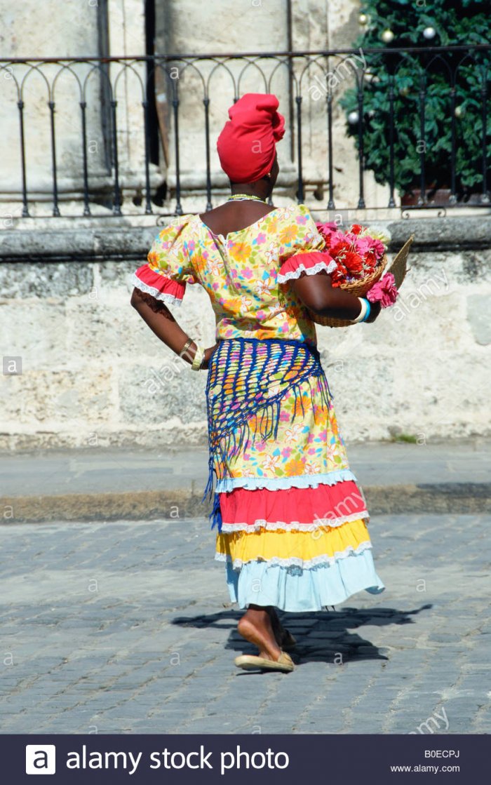 Кубинские девушки в национальных костюмах
