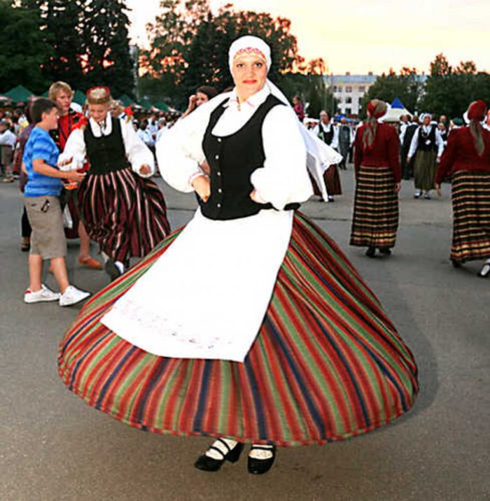 Латыши народный костюм