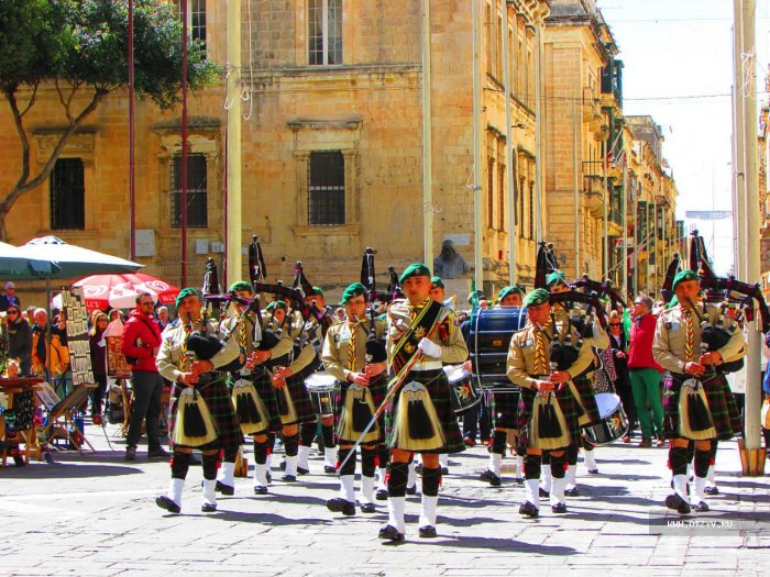Чем занимаются люди в Мальте