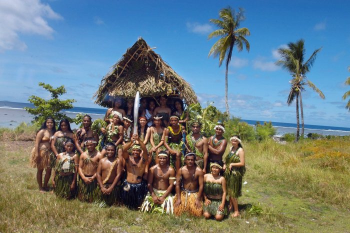 Жители Республики Наури