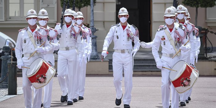 Смена гвардии у княжеского дворца Монако