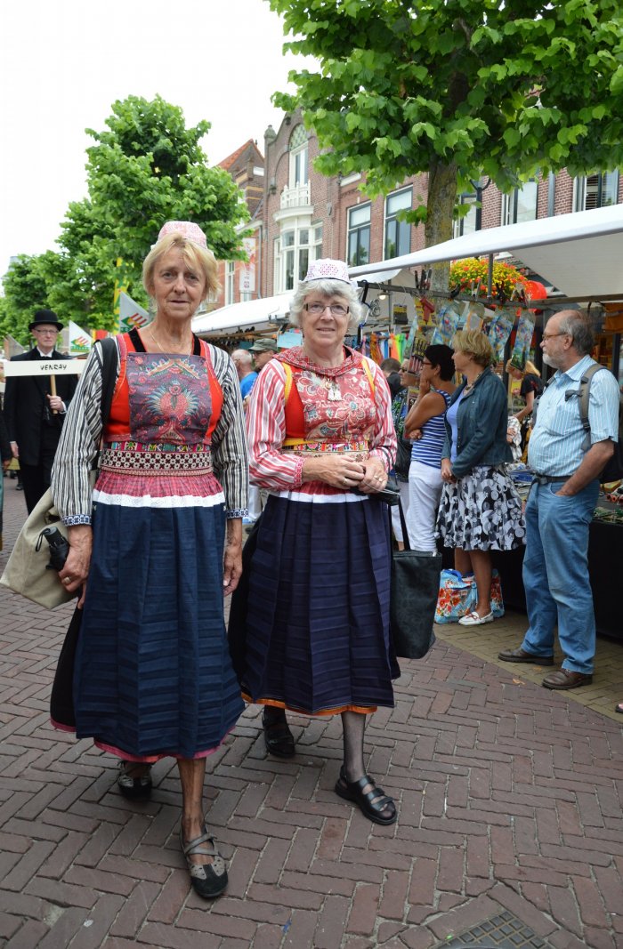 Голландцы в национальных костюмах