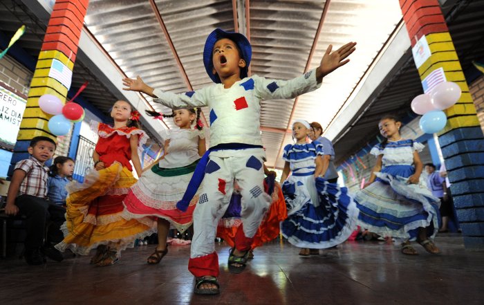 Сальвадор население 2020