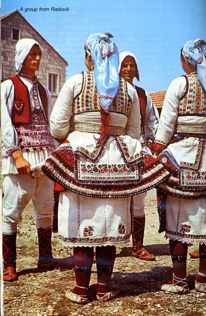 Албанцы в традиционном костюме