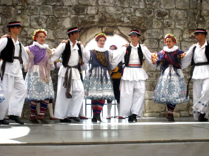 Сербский народный танец