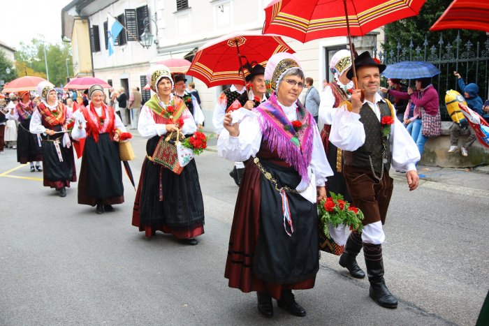 Словенцы народ