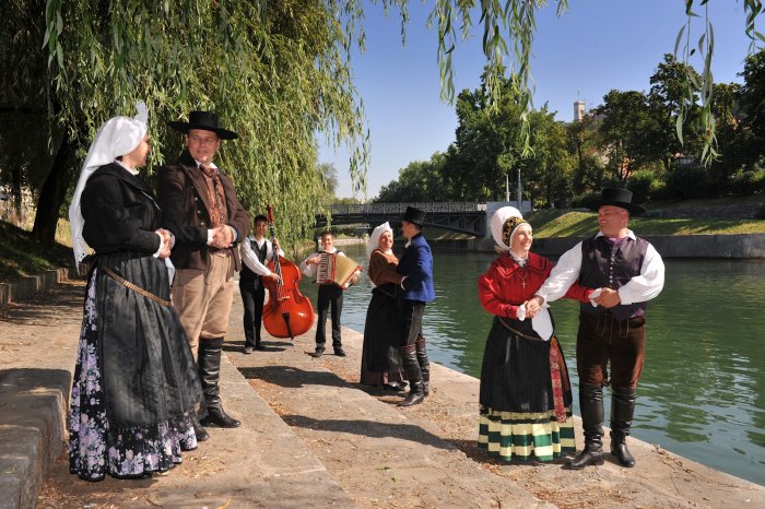 Словения население