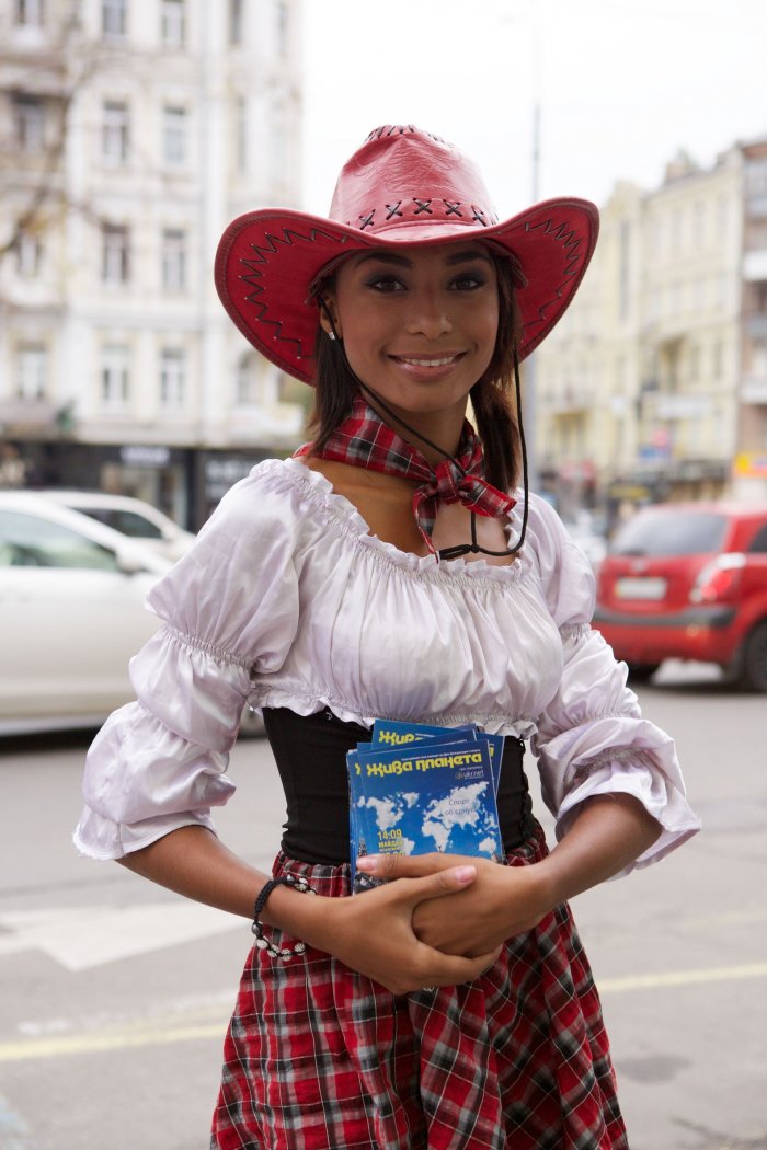 Американские девушки в национальном костюме