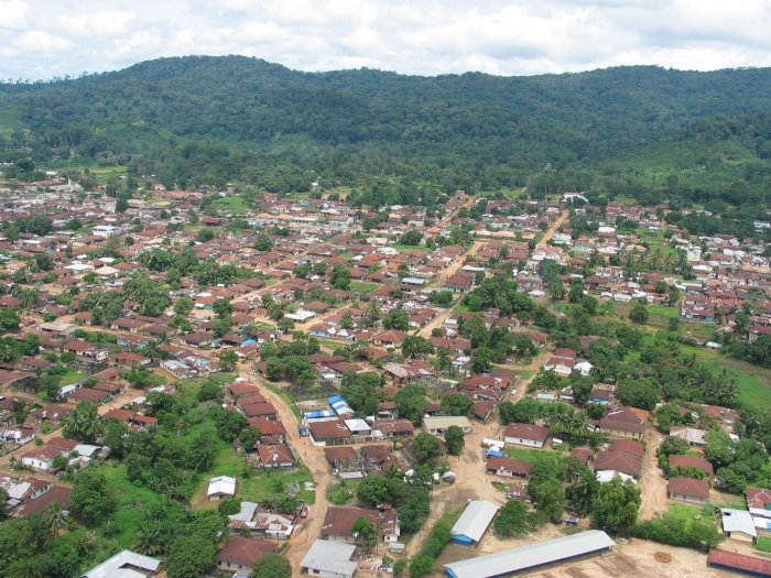 Леон Перас и Африка