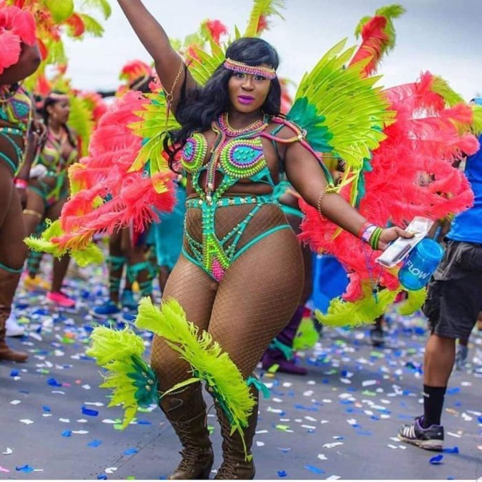 Карнавал в Тринидад и Тобаго девушки