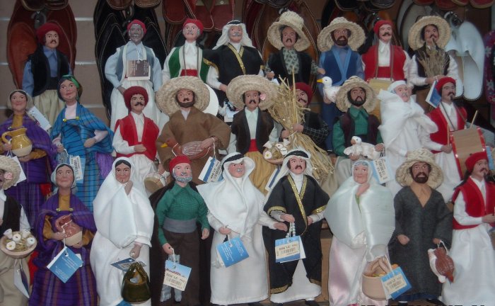 Кукла в тунисском национальном костюме