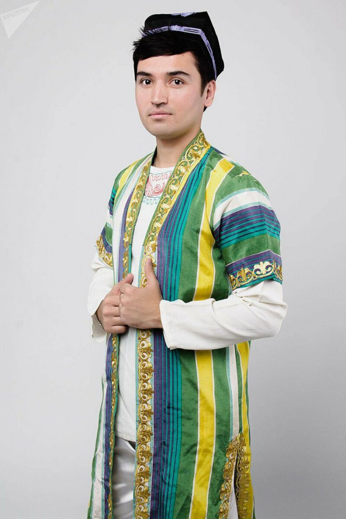 Узбекские девушки в национальной одежде