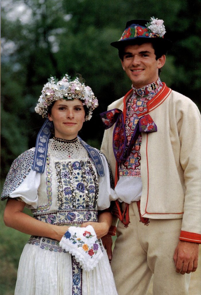 Поляки в национальных костюмах