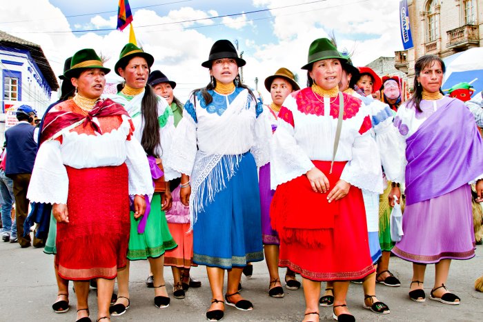 Эквадорские женщины в национальном костюме